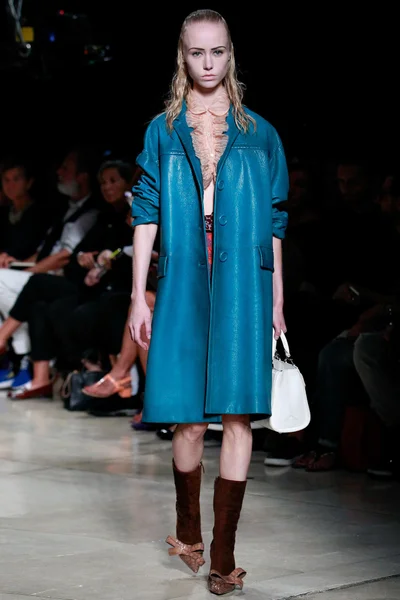 Look 27